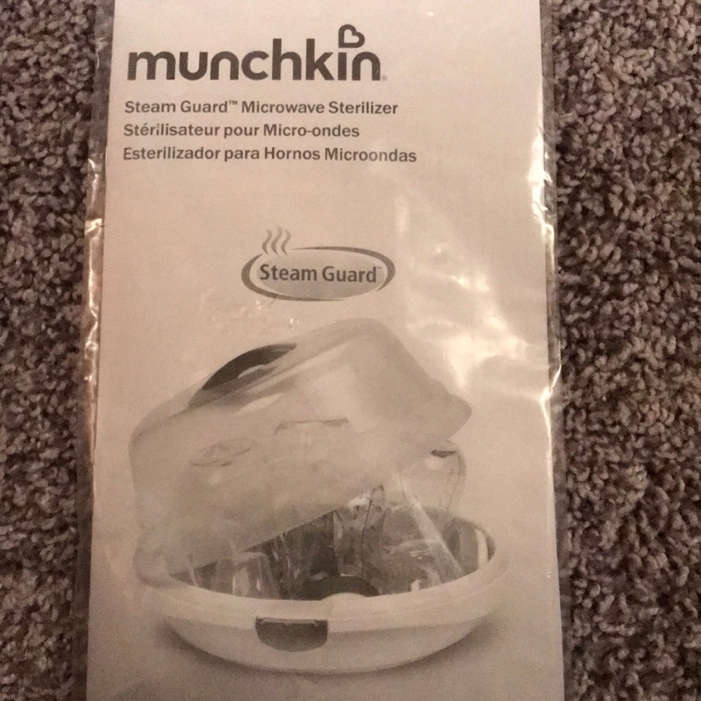 Munchkin Steam guard microwave sterilizer